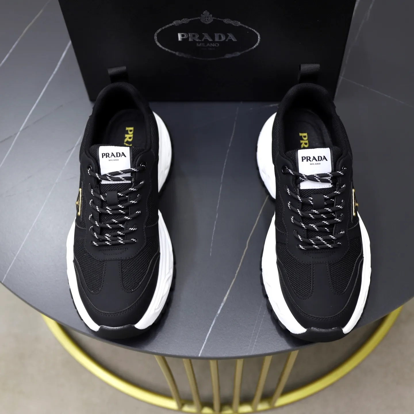 Ex-factory price: 462💰🙅‍♂️🙅‍♂️🙅‍♂️ Brand: PRADA Standard code: 38-44 (45 customized) Grade: Same as the official website Material: Original material splicing Comfortable and breathable lining Lightweight and wear-resistant sports outsole Style category: Men's fashionable casual shoes Running sneakers Distinguished luxury brand elements Top luxury Color: actual picture color